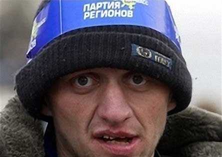 Люди вимагають гроші за участь в мітингах