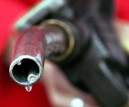 Бензин по дванадцять гривень за літр