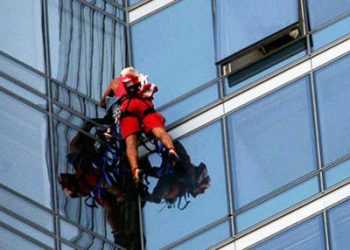 Ден Гудвін "людина-павук"