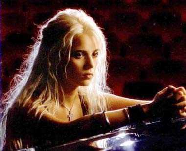 Міка Ньютон