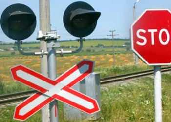 Водій заснув прямо на переїзді перед поїздом