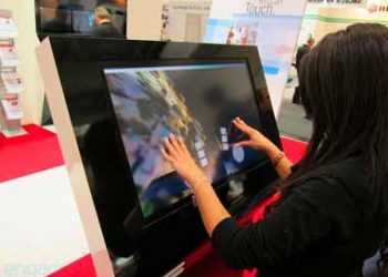 CeBIT 2011 32 "дисплей C3266PW