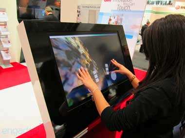 CeBIT 2011 32 "дисплей C3266PW