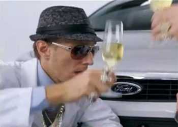 Ford оголосив війну Nissan за обурливу рекламу