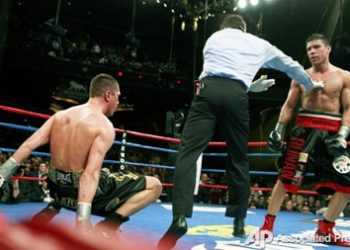 Мартінес нокаутував Дзінзірука. Фото АП