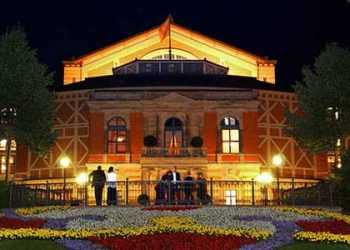 Кращі фестивалі весни за весією The Independent