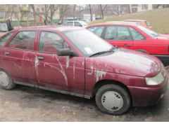 У Києві невідомий облив кислотою чотири авто