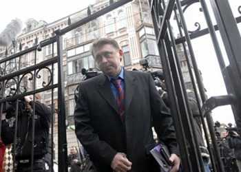 Від Мельниченко вимагають до п'ятниці виїхати з країни