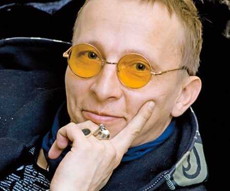 Мыхалков ??втрачає зв'язок з реальністю. Не треба його лаяти. Всі такі будемо