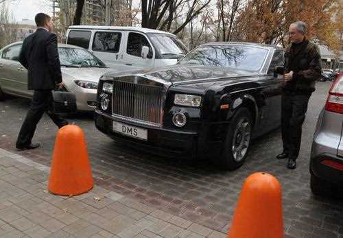 Депутат Донецької міськради продає вертоліт і Rolls Royce Phantom