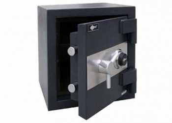 Узбережжя Японії завалило ... сейфами