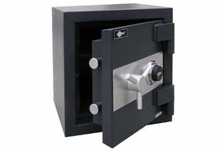 Узбережжя Японії завалило ... сейфами