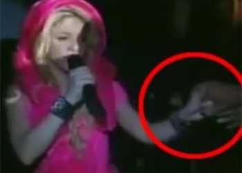 Фанат вкрав кільце у Шакіри прямо під час концерту