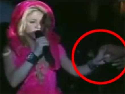 Фанат вкрав кільце у Шакіри прямо під час концерту