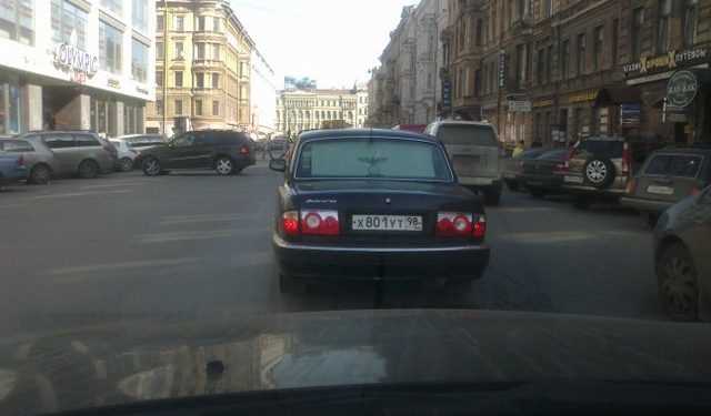 В Санкт-Петербурзі їздить таксі з символікою Третього рейху