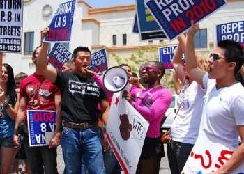 Геї просять Клінтон захистити їх від Путіна