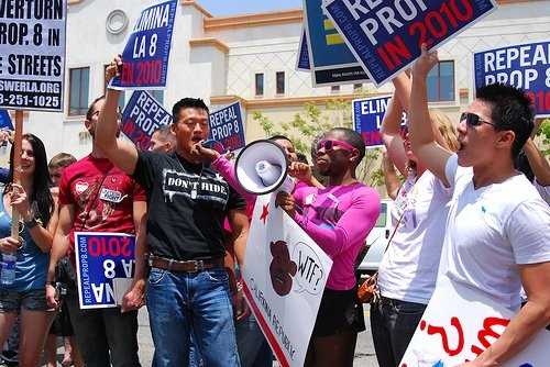 Геї просять Клінтон захистити їх від Путіна