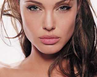 Актриса Приморського театру заробляє в два рази більше Анджеліни Джолі