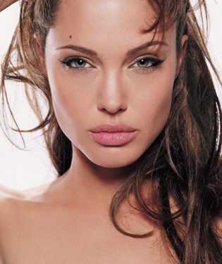 Актриса Приморського театру заробляє в два рази більше Анджеліни Джолі