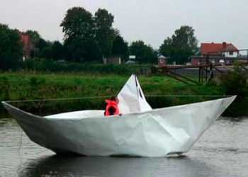 Британець відправився на край світу на паперовому човні