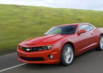 Школярка отримала Chevrolet Camaro за відмінне навчання