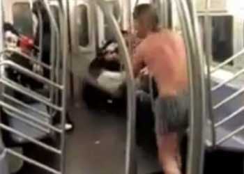 Голий хуліган в нью-йоркській підземці
