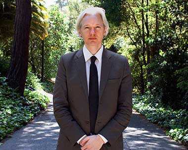 Засновник Wikileaks назвав Facebook «найбільшої машиною для шпигунства»