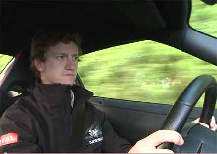 Nissan вивів геймера в гонщики