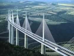 У Франції побудували найвищий міст у світі