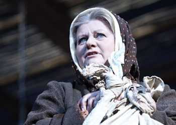 Актриса отримала благословення на новій ролі