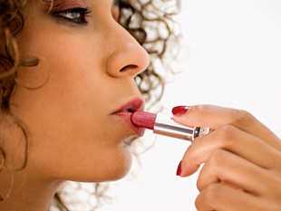 Вчені: для жінок косметика важливіше за секс