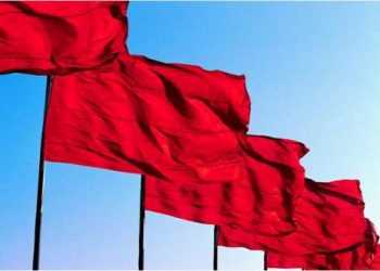 Янукович підписав скандальний закон про червоні прапори