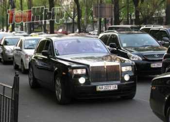 Черновецький продає все Роллс-Ройс і покидає резиденцію в Конча-Заспі