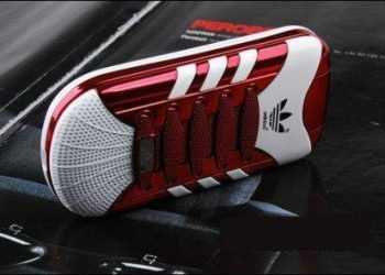 У Китаї випустили телефон Adidas