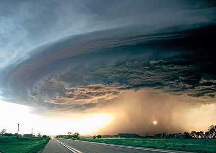 Число жертв торнадо в південній частині США досягло 342 людини