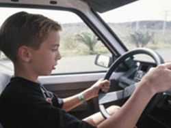 В Англії затриманий п'яний 9-річний водій авто