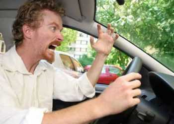 Чоловіки нервують в пробках в сім разів сильніше жінок