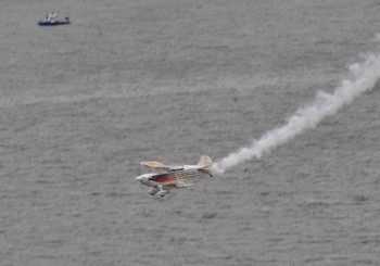 У Польщі під час авіашоу літак впав в річку