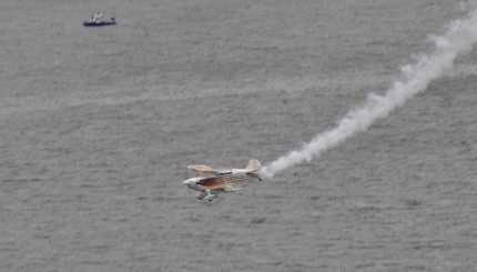 У Польщі під час авіашоу літак впав в річку