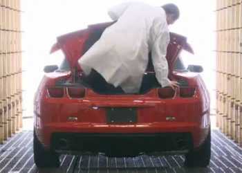 Кабріолет Chevrolet Camaro проходить суворі випробування