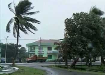 Через шторм на Філіппінах більше 70 тисяч людей евакуйовано