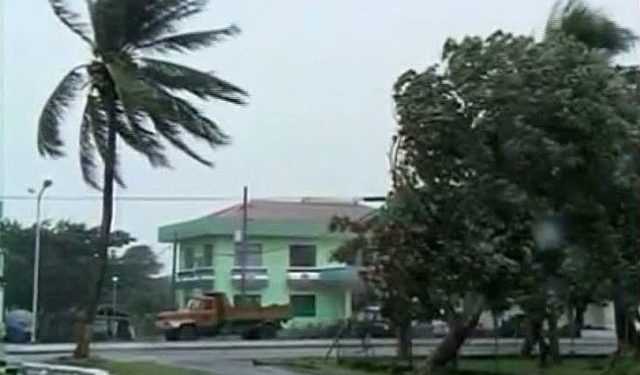 Через шторм на Філіппінах більше 70 тисяч людей евакуйовано