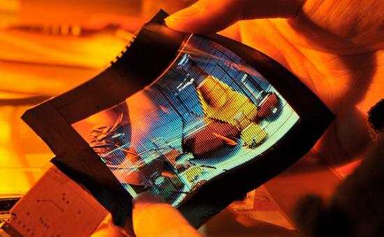 Samsung планує почати випуск гнучких дисплеїв у наступному році