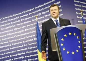 Євродепутат каже, що його попросили не ставити Януковичу незручних запитань