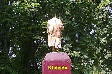 На Сумщині Леніну відрізали голову