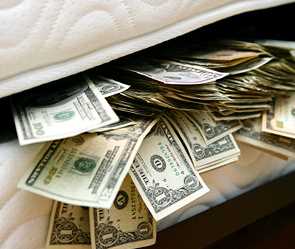 У населення