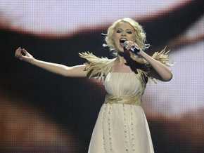 Міка Ньютон переїхала до США