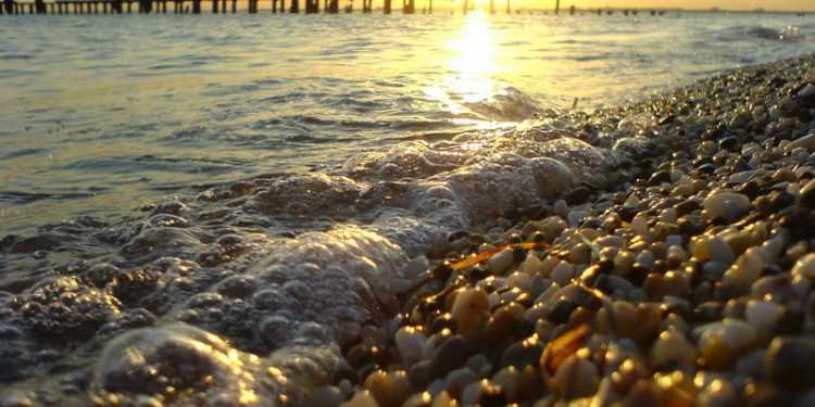 Українські моряки врятували російського капітана, який 4 години тримався на воді