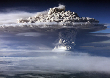 Американський супутник заглянув в жерло вулкана