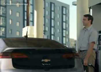 Nissan жартує над Chevrolet